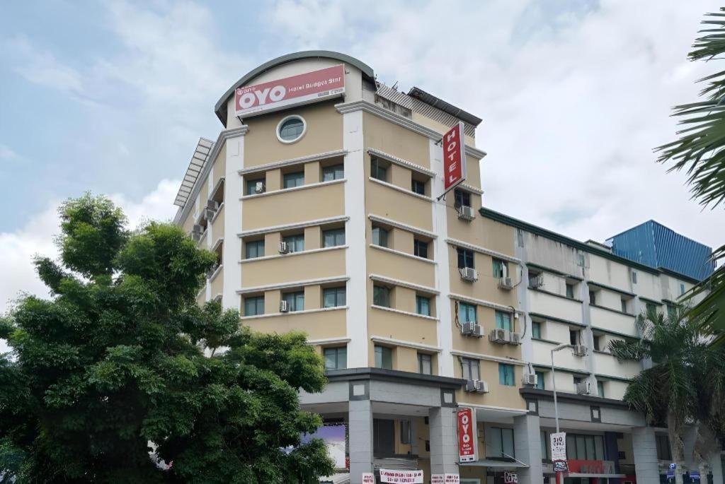 Oyo 89717 Budget Star Hotel 2*