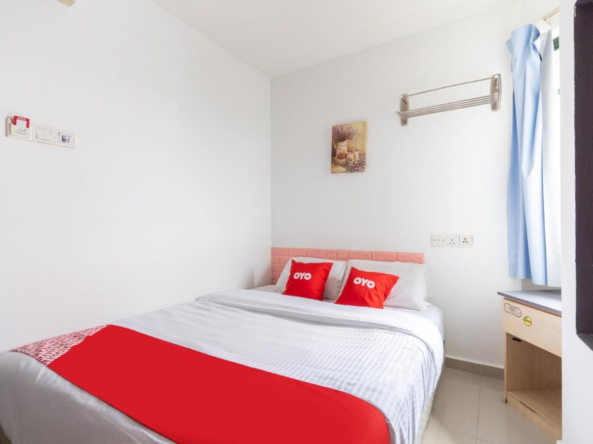 Oyo 89717 Budget Star Hotel